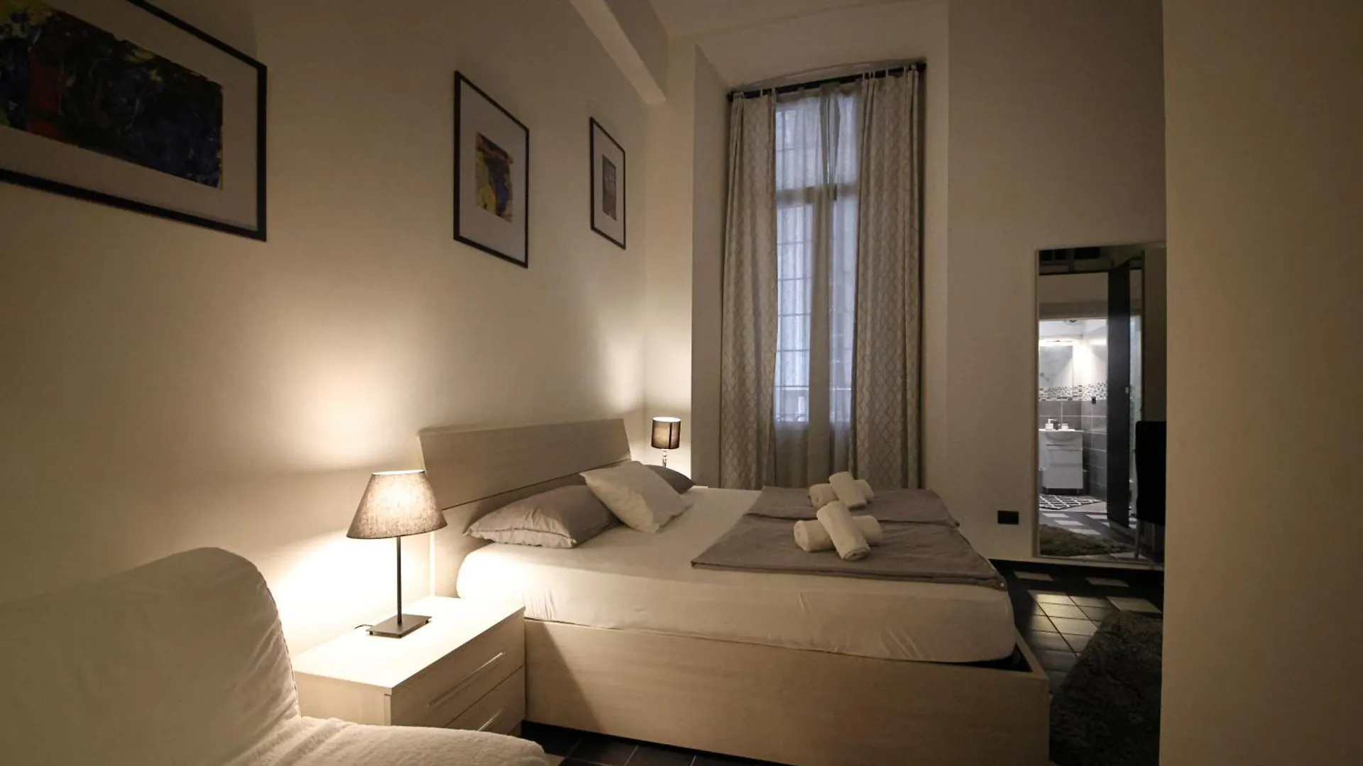 Nik Rooms Genova 0*,