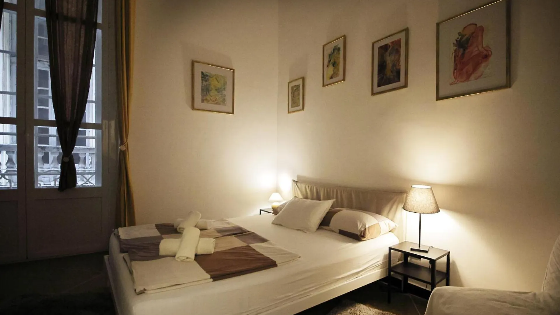 Nik Rooms Genova 0*,